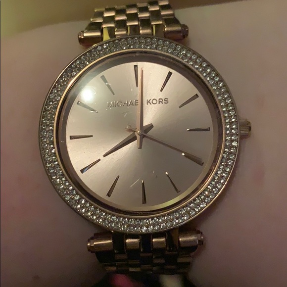 Beautiful rose gold Michael Kors watch - Picture 2 of 3